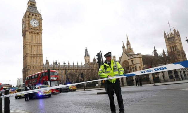 Terjadi serangan di luar gedung Parlemen Inggris, sehingga menimbulkan banyak korban