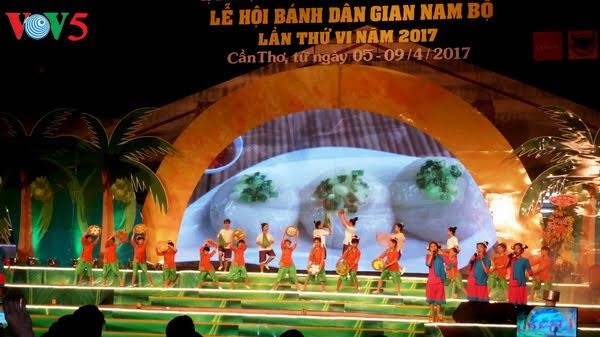 Acara pembukaan Festival ke-6 kue tradisional Nam Bo tahun 2017