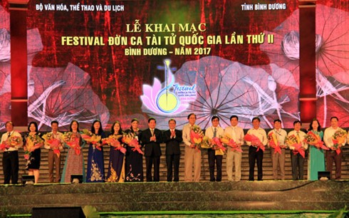 Pembukaan Festival Nasional Seni Don Ca Tai Tu yang kedua