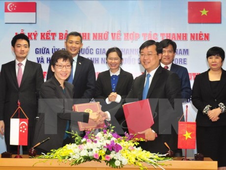 Memperkuat kerjasama pemuda Vietnam-Singapura