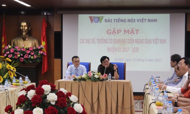  VOV dan kantor-kantor perwakilan diplomatik Vietnam memperkuat kerjasama