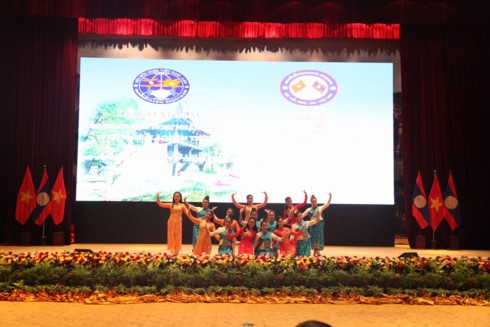  Pembukaan Festival ke-4 Persahabatan Rakyat Laos-Vietnam