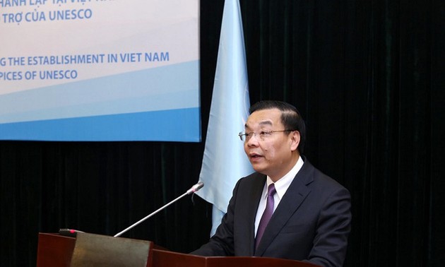  Vietnam dan UNESCO menandatangani permufakatan membentuk dua Pusat tipe 2 tentang Matematika dan Fisika