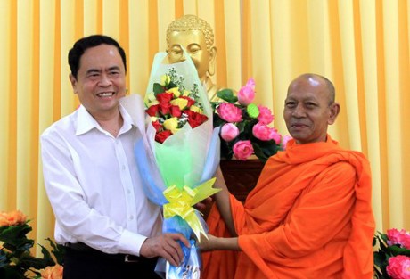  Ketua Pengurus Besar Front Tanah Air Vietnam, Tran Thanh Man mengunjungi basis-basis agama di Kota Can Tho