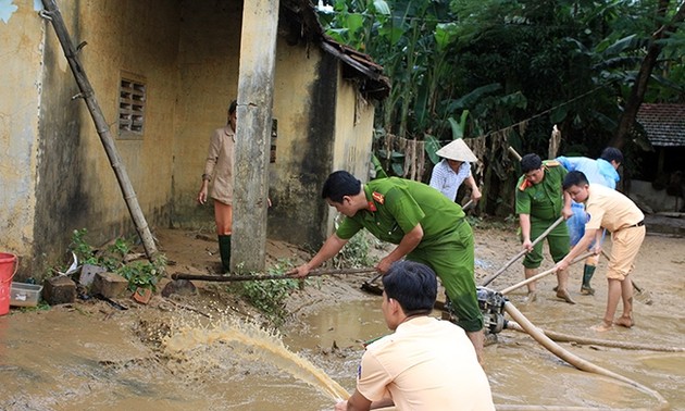 Sesudah taufan, warga di daerah banjir menstabilkan kehidupan dan produksi
