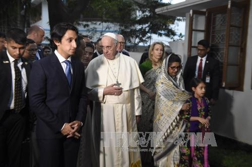  Paus Franciskus mengakhiri perlawatan di Asia