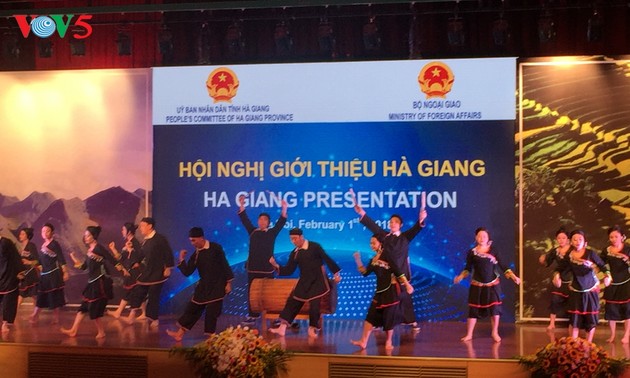 Mengembangkan semaksimal mungkin potensi dan keunggulan Provinsi Ha Giang