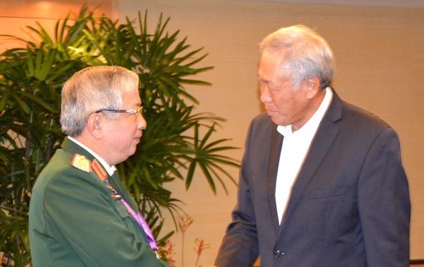  Deputi Menhan Nguyen Chi Vinh melakukan kontak bilateral di sela-sela ADMM di Singapura