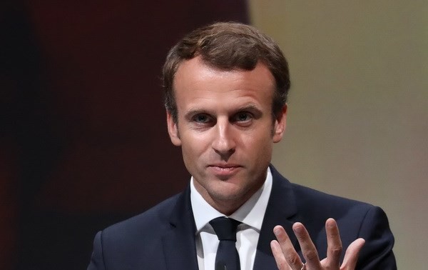  Persentase pendukung terhadap Presiden Perancis turun drastis