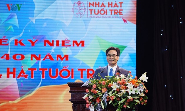    Deputi PM Vietnam, Vu Duc Dam menghadiri acara peringatan ultah ke-40 Hari berdirinya Teater Remaja