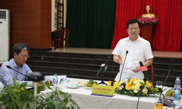   Deputi PM Vietnam, Trinh Dinh Dung memeriksa proyek bandara Long Thanh, Provinsi Dong Nai