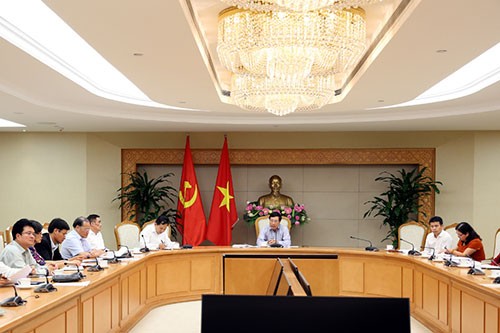 Deputi PM Vietnam, Pham Binh Minh memimpin sidang tentang proyek-proyek penggunaan modal pinjaman dari WB dan ADB
