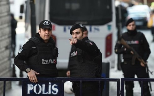 Turki menangkap kira-kira 40 tersangka IS