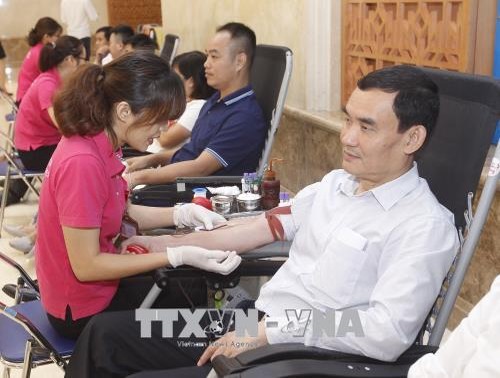 Kantor Pemerintah Viet Nam mengadakan acara menyumbangkan donor darah sukarela