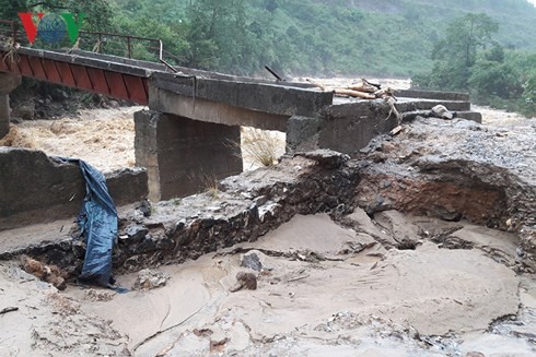 Provinsi-provinsi di daerah pegunungan di Viet Nam Utara mengatasi akibat hujan dan banjir