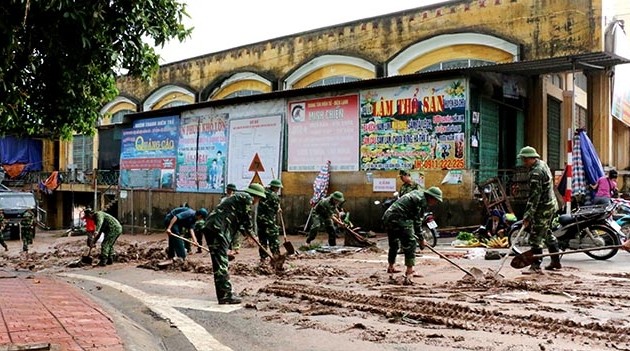 Daerah-daerah di Viet Nam mengatasi akibat banjir, menstabilkan kehidupan warga