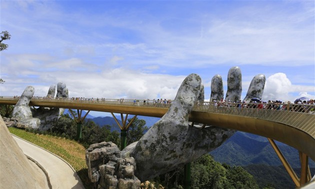 Jembatan emas – Satu adikarya baru di Bukit Ba Na  (Ba Na Hills)