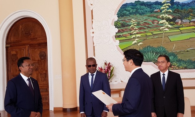 Madagaskar menghargai dan ingin mendorong hubungan persahabatan tradisional dan kerjasama yang baik dengan Viet Nam