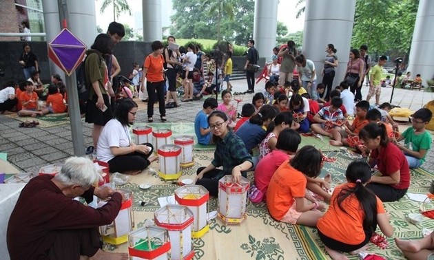 Museum Etnologi Viet Nam mengadakan Pesta Musim Rontok untuk anak-anak