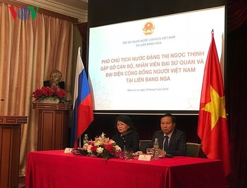 Wapres Viet Nam, Dang Thi Ngoc Thinh melakukan pertemuan dengan komunitas orang Vietnam di Rusia