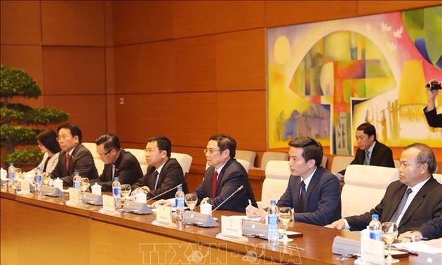 Kepala Departemen Organisasi KS PKV, Pham Minh Chinh menerima Utusan Khusus PM Jepang