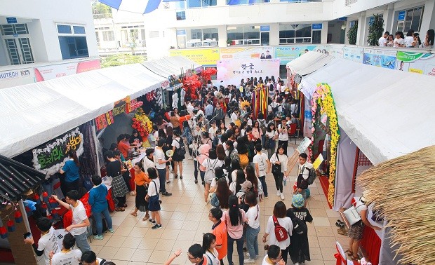 Mahasiswa dari 14 perguruan tinggi dan akademi menghadiri Festival Aksara Korea tahun 2018