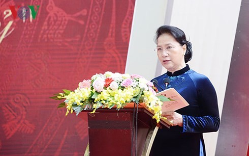 Ketua MN Viet Nam, Ibu Nguyen Thi Kim Ngan menghadiri acara peringatan ultah ke-110 Berdirinya SMA Buoi – Chu Van An