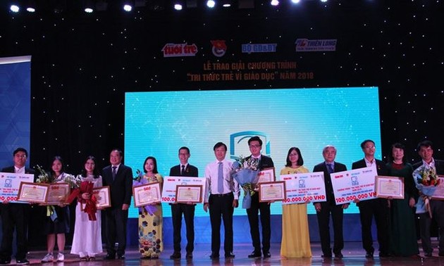Acara menyampaikan penghargaan “Intelektual muda demi pendidikan” tahun 2018