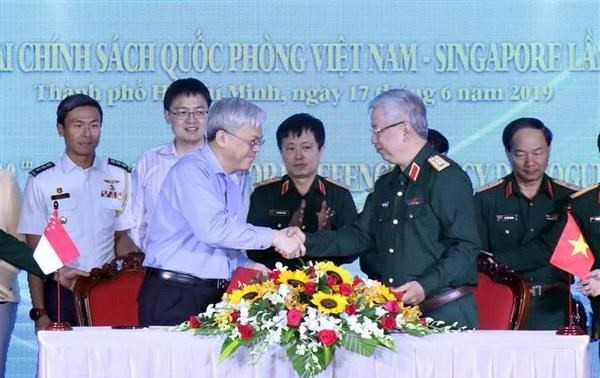 Memperkuat kerjasama pertahanan antara Vietnam dan Singapura