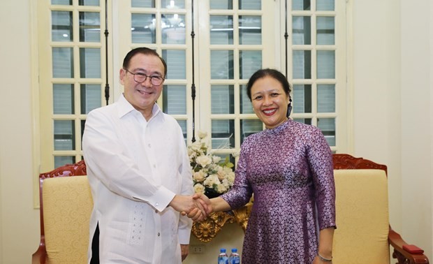 Memperkuat kerjasama persahabatan dan temu pergaulan Vietnam-Filipina