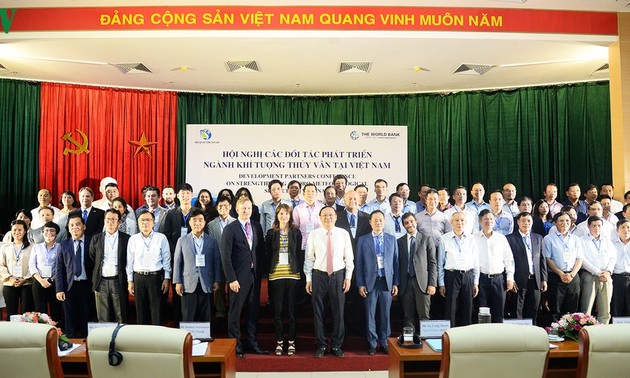 Memperkuat kerjasama dengan para mitra untuk mengembangkan instansi hidrometeorologi Vietnam