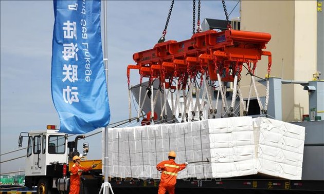 AS untuk sementara membongkar tarif terhadap lebih dari 400 jenis barang dagangan Tiongkok