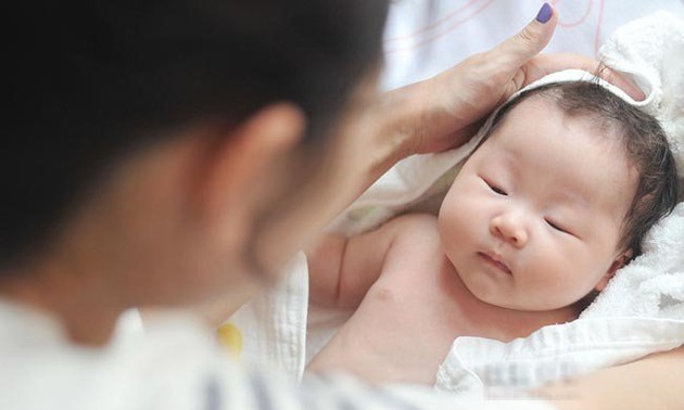 Turut Memperbaiki Kesehatan Bayi di Beberapa Provinsi di Daerah Pegunungan Vietnam Utara dan Daerah Tay Nguyen