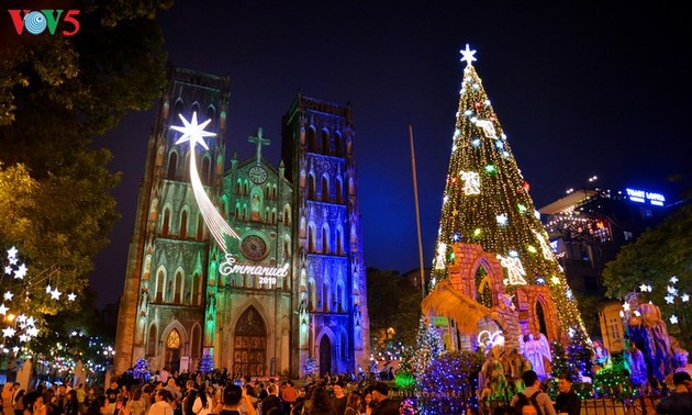 Suasana Hari Natal di Kota Hanoi