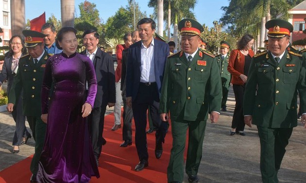 Ketua MN Vietnam, Nguyen Thi Kim Ngan Berkunjung dan Menyampaikan Ucapan Selamat Hari Raya Tet kepada Markas Komando Militer Provinsi Dak Lak