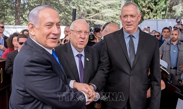 Jalan buntu politik di Israel berakhir setelah PM Netanyahu dan lawannya Gantz berhasil mencapai kesepakatan