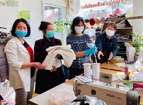 Komunitas orang Vietnam di Republik Czech membantu orang-orang yang menjumpai kesulitan karena wabah Covid-19