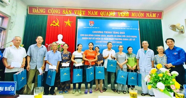 Perjalanan pulang ke asal-usul dan aktivitas-aktivitas ungkapan terima kasih di Provinsi Quang Tri