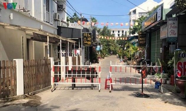 Kota Hoi An memikirkan kehidupan setiap kepala keluarga di sektor jalan yang diblokade