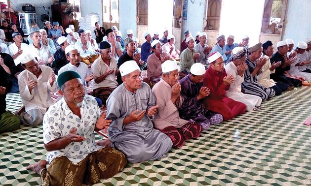 Warga etnis minoritas Cham merayakan bulan Ramadhan
