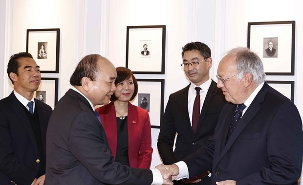 Presiden Vietnam, Nguyen Xuan Phuc Menerima Mantan Presiden, Menteri Ekonomi Swiss, Schneider Ammann