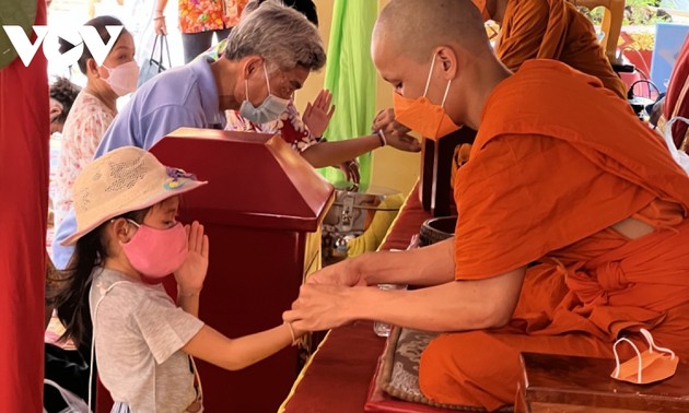 Laos Rayakan Tahun Baru Tradisional Bunpimay dalam Suasana Damai
