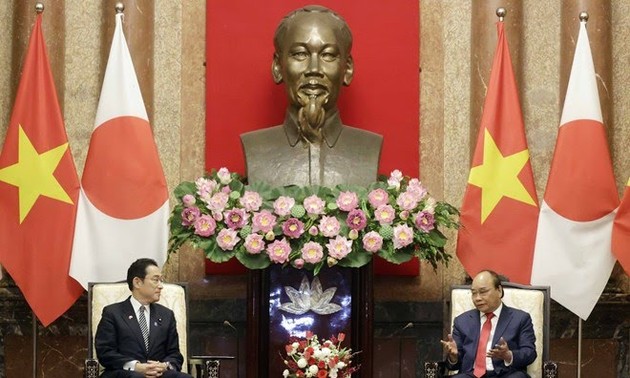 Presiden Nguyen Xuan Phuc Menerima PM Jepang, Kishida Fumio