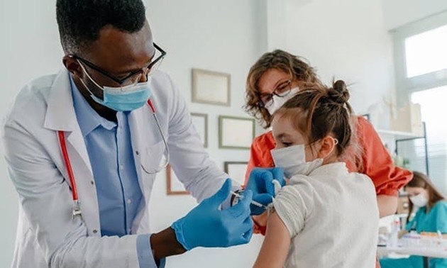 AS Rekomendasikan Vaksinasi Covid-19 untuk Anak-Anak dari Usia 6 Bulan