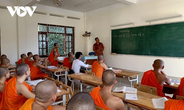 SMA Khusus Pali-Khmer di Provinsi Tra Vinh Memikirkan ​Siswa Warga Etnis Khmer