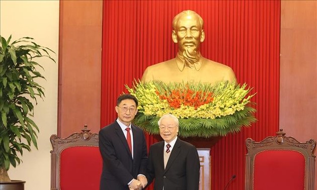 Sekjen KS PKV Nguyen Phu Trong Terima Sekretaris Komite Partai Daerah Otonomi Guangxi Zhuang, Tiongkok