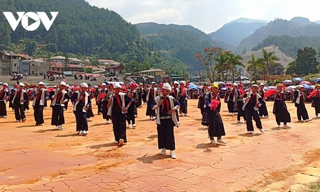 Melestarikan Identitas Budaya Warga Etnis Minoritas Mong di Daerah Dataran Tinggi Mu Cang Chai, Provinsi Yen Bai