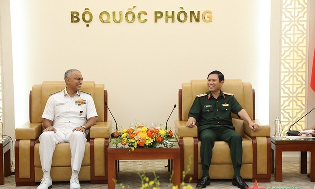 Kepala Staf Umum Tentara Rakyat Vietnam Menerima Panglima Angkatan Laut India