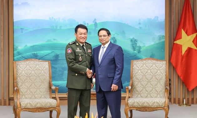 PM Vietnam, Pham Minh Chinh Menerima Panglima Tentara Kerajaan Kamboja