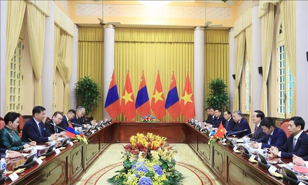 Presiden Vietnam, Vo Van Thuong Melakukan Pembicaraan dengan Presiden Mongolia